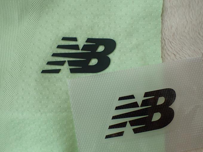 Van de het Siliciumhitte van de twee Lagenkleur de Etiketten van de de Overdrachtkleding met Zachte Hand voelen voor Openluchtkledingstuk