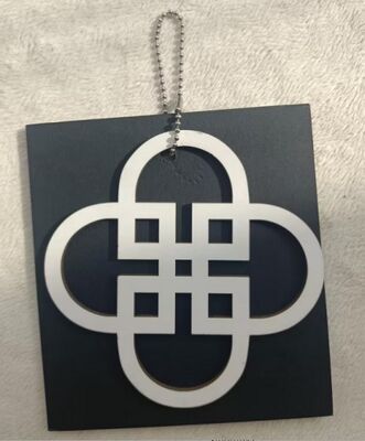 Op maat gemaakte hangtag nieuw ontwerp lage prijs kleding accessoires swing hang tag voor kleding