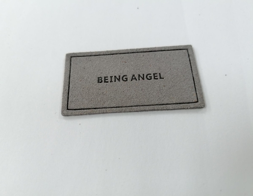 Naait het Microfiber In reliëf gemaakte Etiket van het Embleempu Leer op Kleding aanpast Ontwerp