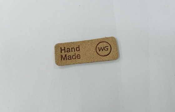 Het in reliëf gemaakte Leer van Logo Microfiber Pu herstelt Wasbare Etiketten naait op Kleding