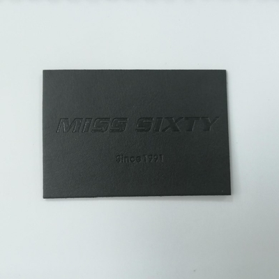 De in reliëf gemaakte van het het Leeretiket van Logo Suede Microfiber Pu Wasbare Gepaste kleur
