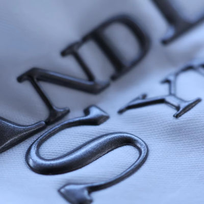 Custom Design Letters High Frequency Embossed Brand Label 3D TPU Logo Warmtetransfer IJzer op etiketten voor kleding