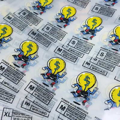 Op maat gemaakte hoogwaardige kledingtransferlabels Thermische transferlabels Print logo Groothandel