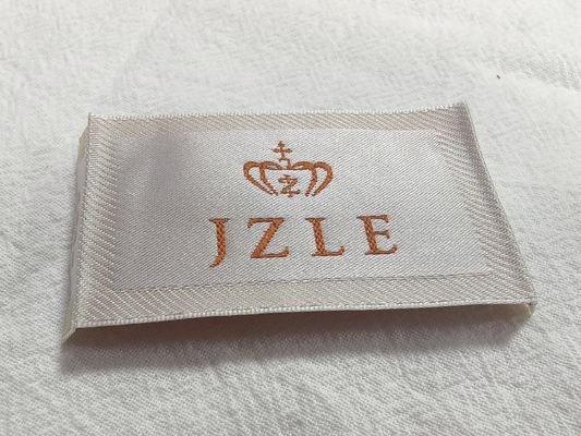 Aangepaste geborduurde patches nek hoge dichtheid geweven luxe labels voor schoenen