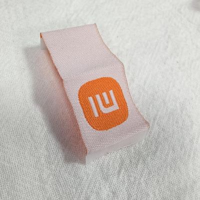Op maat gemaakte kleding met een hoge dichtheid Geweven etiketten Boekomslag Opvouwbare etiketten voor tassen Kleding
