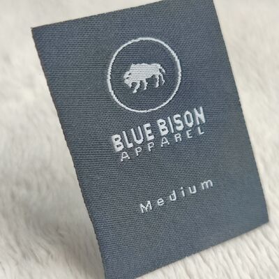 Gepersonaliseerde kleding Geweven etiketten Fabrikant's satine hang tags Merk logo Gedrukt katoenen geïmprimeerde polyester kleding