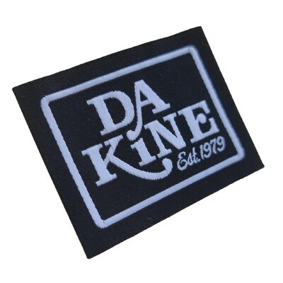 Groothandel geweven kledinglabels op nek Fabrikant Custom Logo Kledingmerk Label voor Kledinggebruik