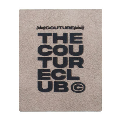 Gefoomd siliconen label op microvezel - The Couture Club Custom Brand Tag