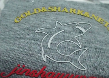 3D In reliëf gemaakte Kleurrijke Etiketten van de het Schermdruk met Hete de Hittepers van de Smeltingslijm voor T-shirt