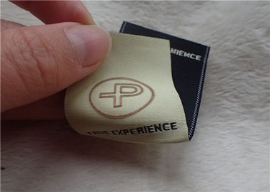 Van de Etikettenshinny van de embleem Medio Vouwen Geweven Kleding Goud 0.4mm Dikteoeko SGS BV