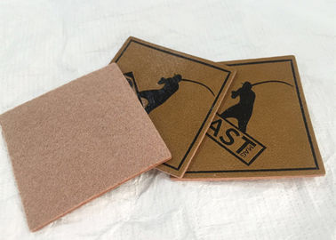 De beste prijs paste pu in reliëf gemaakt etiket/het etiketflard van het metaalleer voor klerenkledingstuk aan