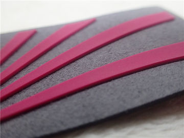 Rode 3D Rubberflarden voor Kledingstuk Zachte Grijze Microfiber met het Embleem van het Injectiesilicone