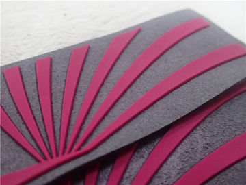 Rode 3D Rubberflarden voor Kledingstuk Zachte Grijze Microfiber met het Embleem van het Injectiesilicone