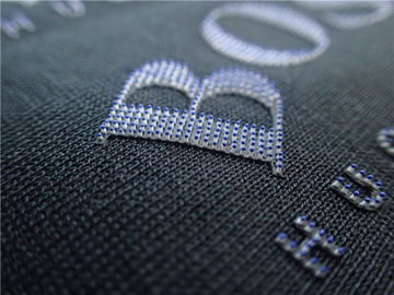 De duurzame het Kledingstuketiketten van de Hitteoverdracht borstelen Punten 3D Kleurrijk Embleem