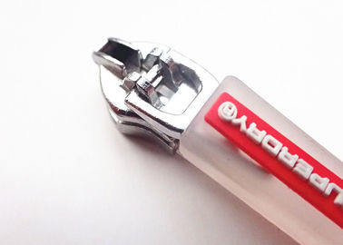 OEM Injectie of Plastic Ritssluitingstrekker met 3D Effect van Kleren en Zakken