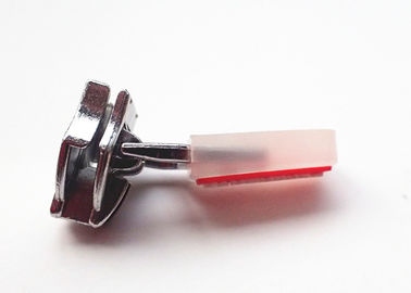 OEM Injectie of Plastic Ritssluitingstrekker met 3D Effect van Kleren en Zakken