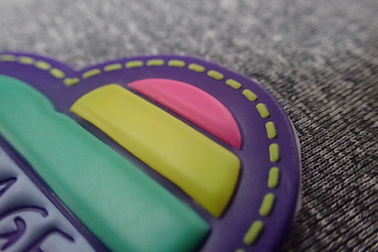 Het professionele In reliëf gemaakte Flard van Douanetpu/3D Rubberkleur van Flardenpantone
