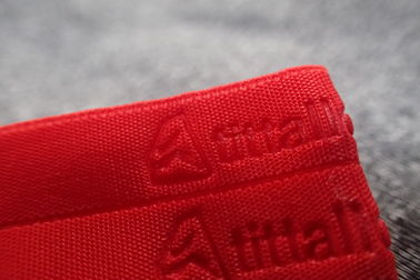Rood In reliëf gemaakt Sportkledingsgeweven band
