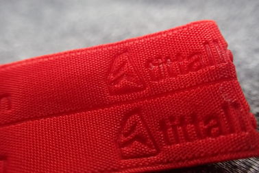 Rood In reliëf gemaakt Sportkledingsgeweven band