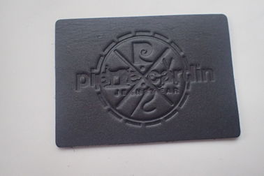 Het embleem Logo Embossed Leather Patches van fabrikantenCustom voor Handtas, voor Hoed/Kleding