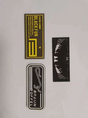 Kentekens van het het Siliconeflard van ontwerp 3D Logo Patches Custom Embossed Motif Rubber voor het Naaien van Kleding