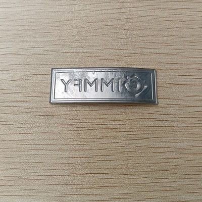 De hoge Frequentie maakte het Zachte TPU-Embleem van de de Regenboognaam van Kentekensflarden Doorzichtige in reliëf