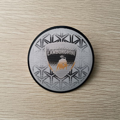 Ijzer op de Sportkledingsflarden van Ontwerptpu Kentekens met het In reliëf gemaakte 3D Embleem van de Voetbalvoetbal
