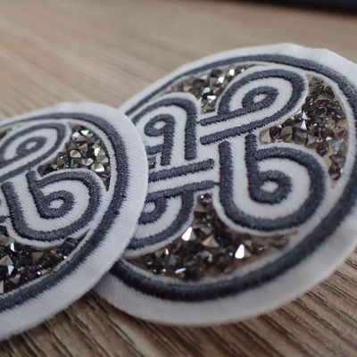 Imitatiediamond custom embroidered patches with-Manierontwerp