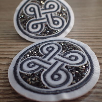 Imitatiediamond custom embroidered patches with-Manierontwerp