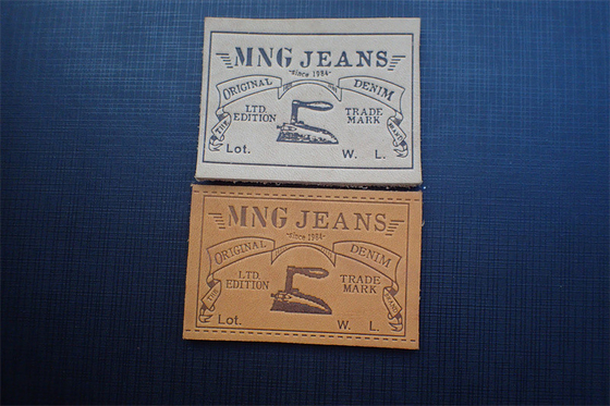 Het Leerflard Etiketten In reliëf gemaakt Logo For Uniform van Eco Vriendschappelijk Jeans
