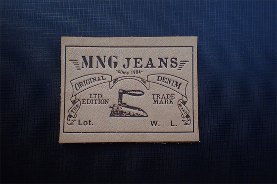 Het Leerflard Etiketten In reliëf gemaakt Logo For Uniform van Eco Vriendschappelijk Jeans