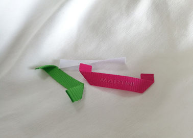 De de Douanestof van de serigrafiedruk etiketteert de Hangerlijn van het Etikettenoverhemd op Kledingstuk