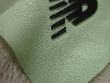 Van de het Siliciumhitte van de twee Lagenkleur de Etiketten van de de Overdrachtkleding met Zachte Hand voelen voor Openluchtkledingstuk