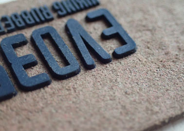 Gepersonaliseerd Logo Garment Leather Patch Custom In reliëf gemaakt het Flardetiket van het Jeansleer