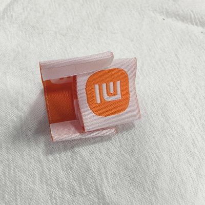 Op maat gemaakte kleding met een hoge dichtheid Geweven etiketten Boekomslag Opvouwbare etiketten voor tassen Kleding