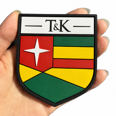 Aangepast 3D Rubber PVC-badge met verhoogd logo en milieuvriendelijk zeefdruklabel voor kleding en tassen