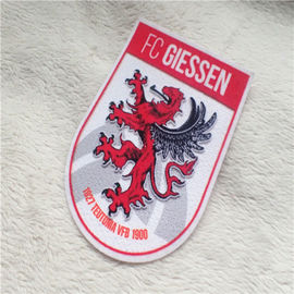 Modern Kledingsijzer bij van de de Vormdraak van het Flardenschild de Druk die van de het Embleempluche voor Kledingstukdecoratie bijeenkomen