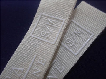 Witte Gedrukte Stoffenetiketten met Siliconeembleem voor Sporten die Flarden kleden