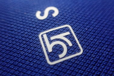 De duidelijke van de de Serigrafiedruk van het Inktembleem Flarden van de de Hitteoverdracht voor Voetbalslijtage